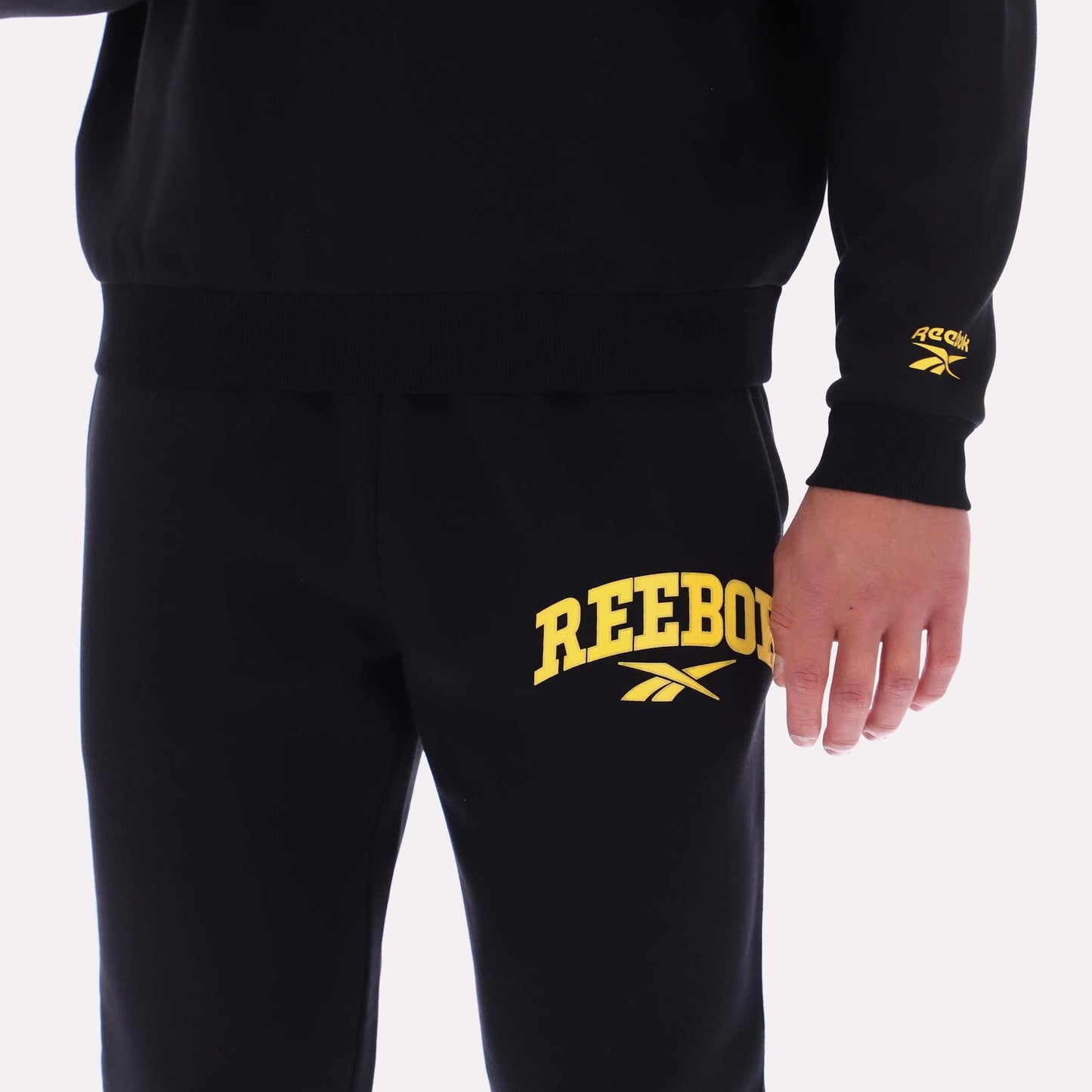 Reebok Apparel Men Classics Varsity Graphic Joggers BLACK