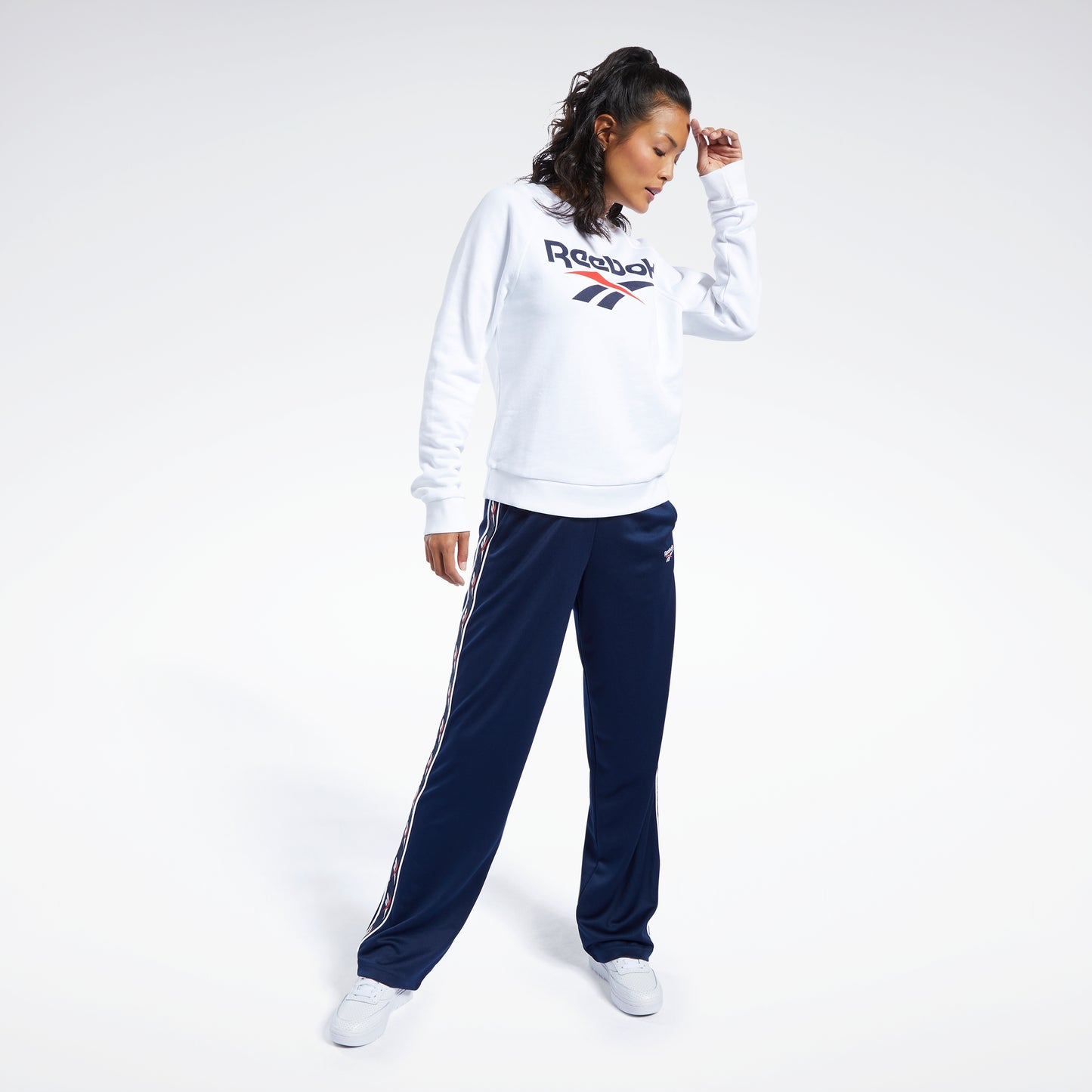 Reebok Apparel Women Classics Vector Crew Sweatshirt blanc