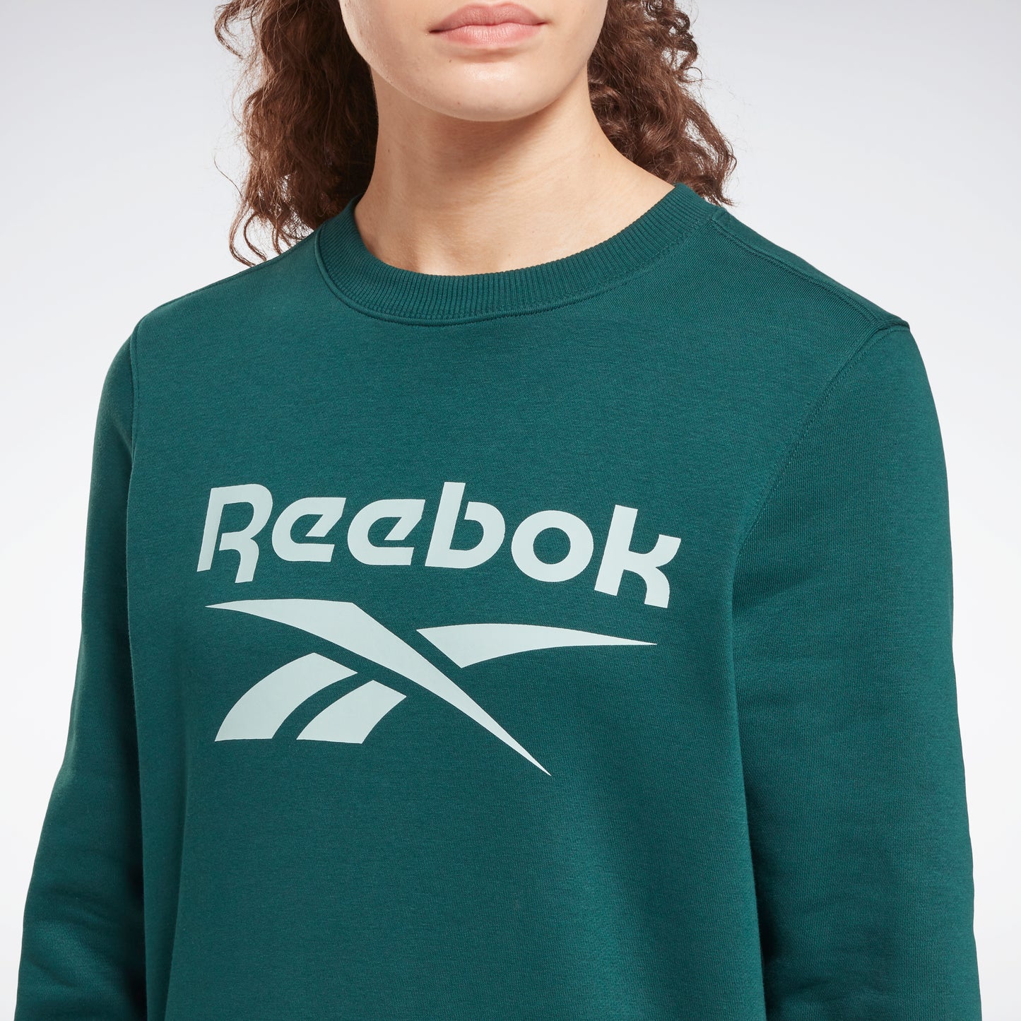 Reebok Apparel Women Reebok Identity Logo Fleece Crew Sweatshirt Forgrn