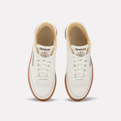 REEBOK FOOTWEAR WOMEN Club C 85 Shoes VINTAGECHALK/CHALK/CAMEL