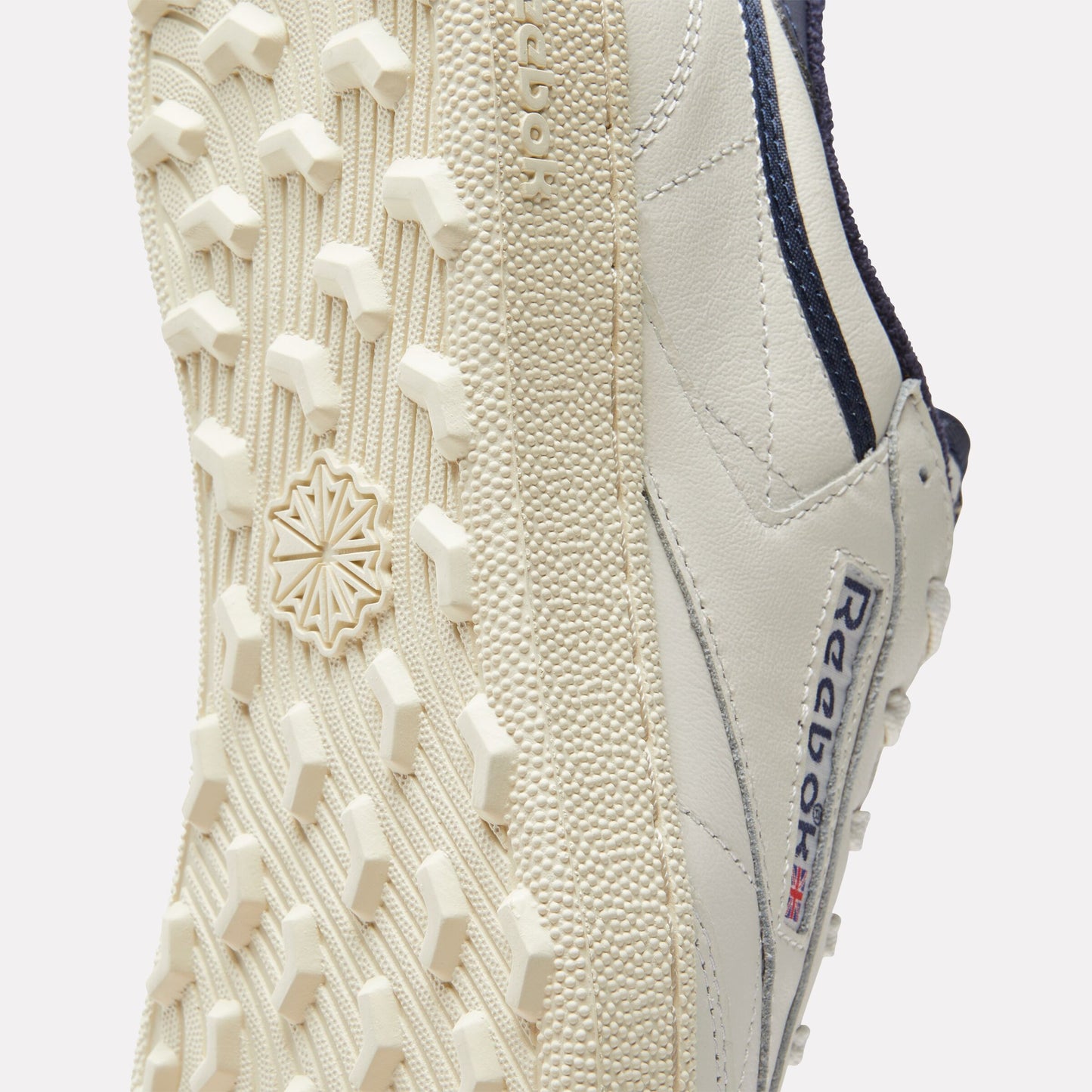 REEBOK FOOTWEAR MEN Club C Golf Shoes CHALK/VINTAGE CHALK/VECTOR NAV