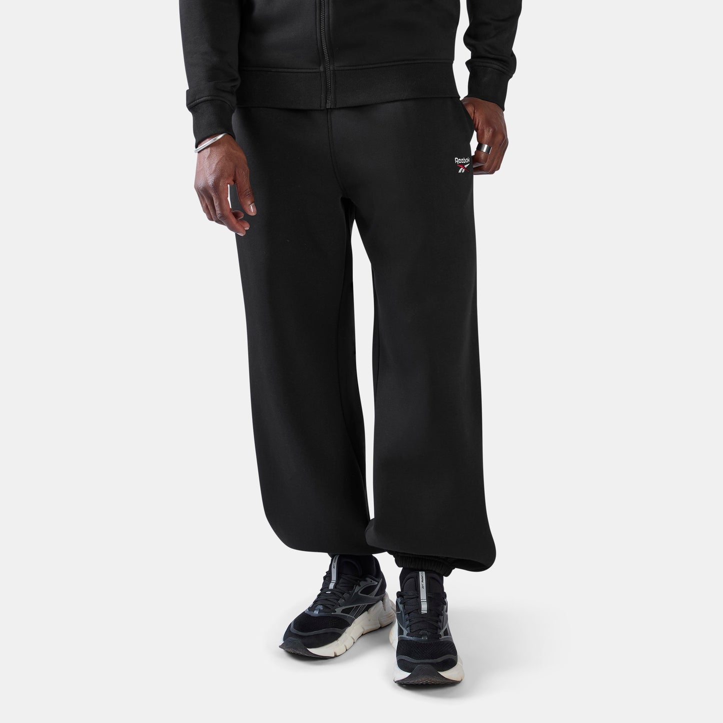 REEBOK APPAREL MEN ID Logo Relaxed Fleece Pants BLACK