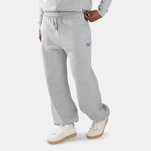 REEBOK APPAREL MEN ID Logo Relaxed Fleece Pants LIGHT GREY MARL