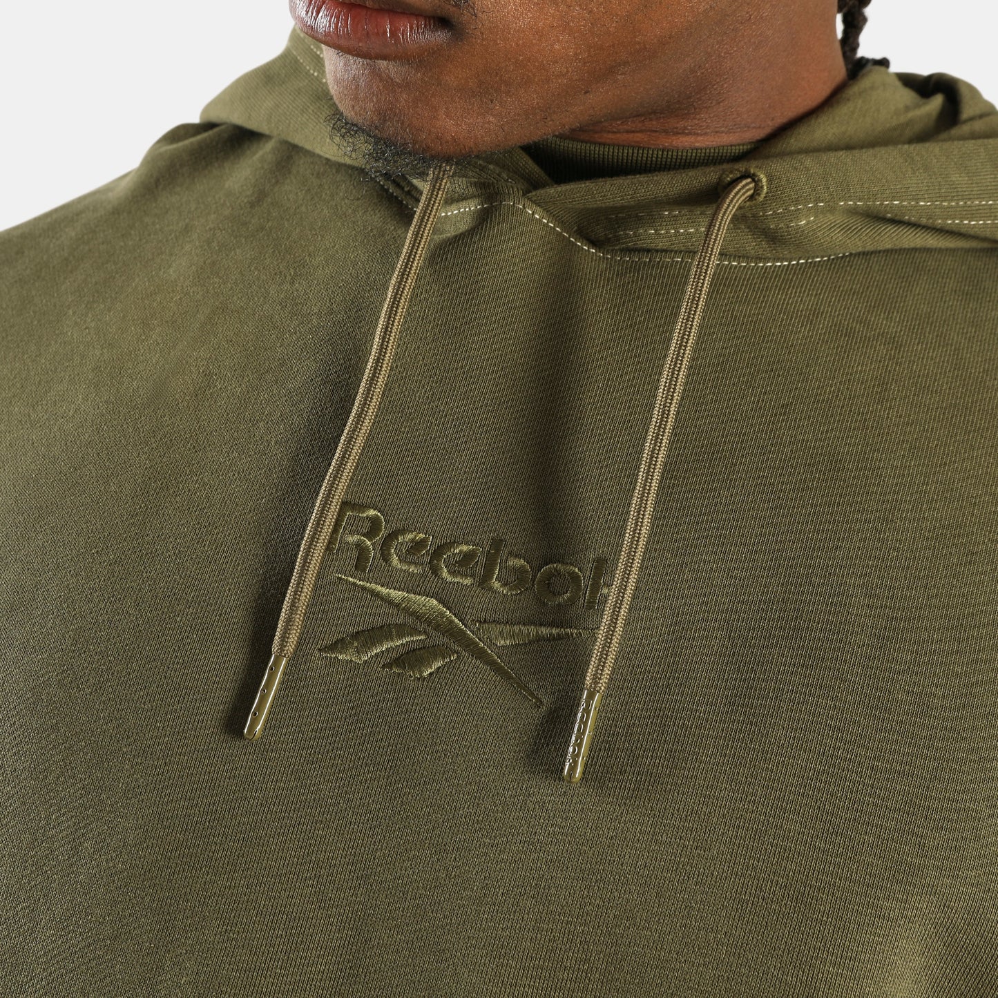REEBOK APPAREL MEN Forge Standard Patch Logo Hoodie OLIVE STONE