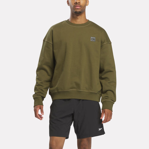 REEBOK APPAREL MEN Forge Standard Patch Logo Crewneck Sweatshirt OLIVE STONE