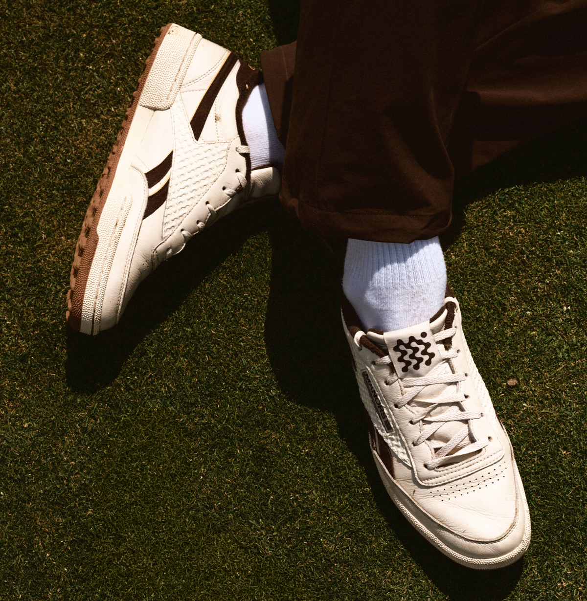 REEBOK FOOTWEAR UNISEX Reebok x Manors Club C Revenge Golf Shoes VINTAGE CHALK/ESPRESSO/RBK GUM