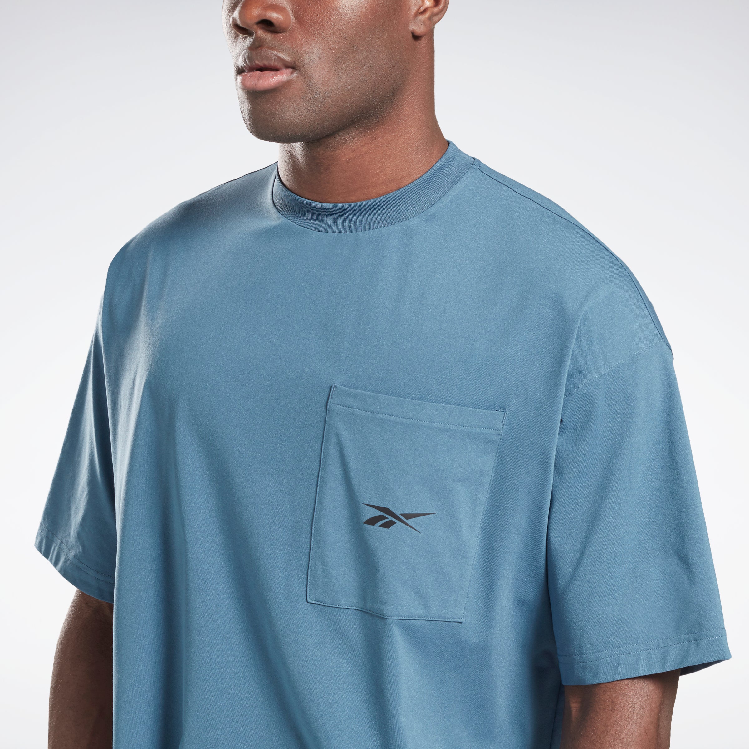 Reebok Apparel Men Vector Pocket T-Shirt Brablu – Reebok Canada