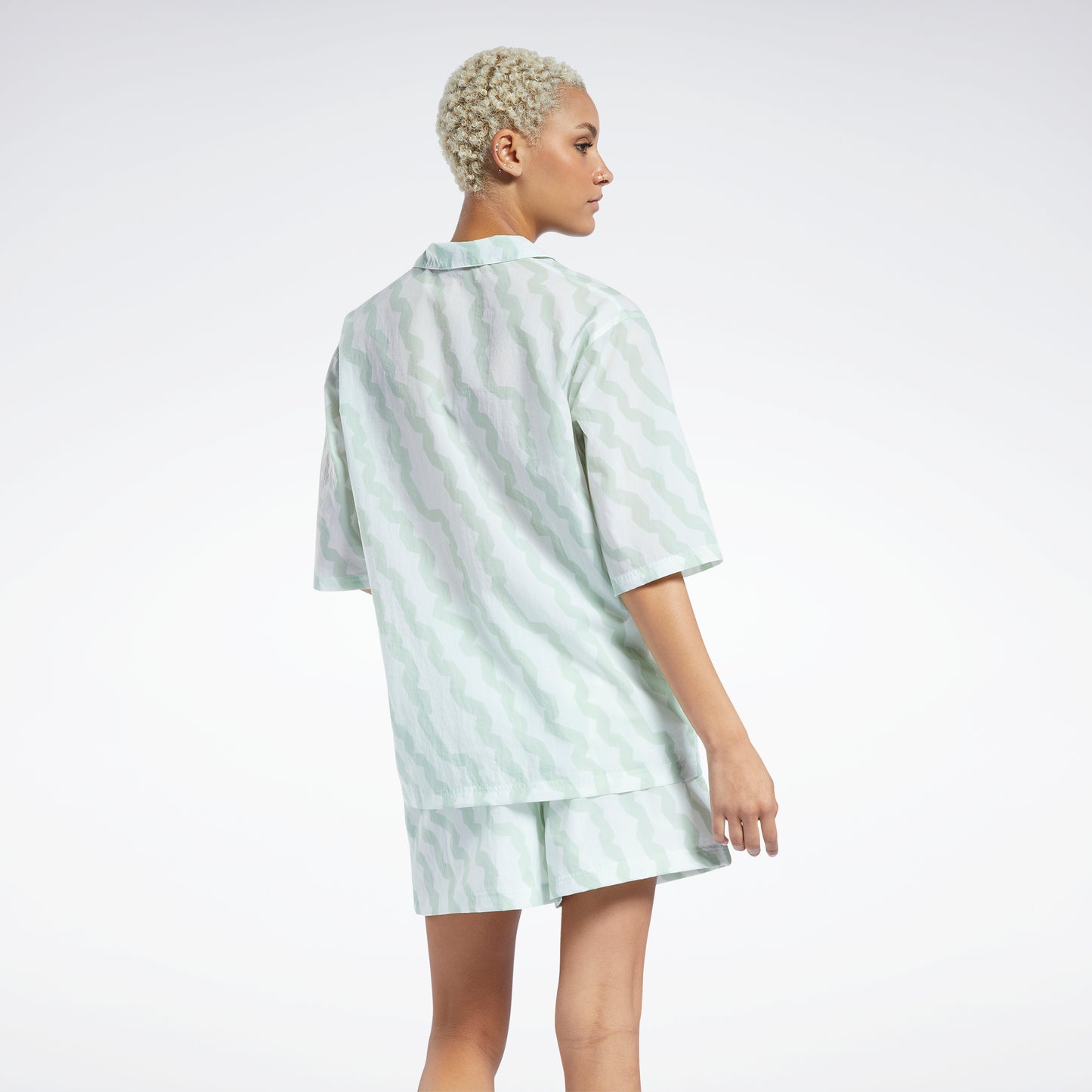 Reebok Apparel Women Classics Summer Waves Print Collared Short Sleeve T-Shirt Lgtsag