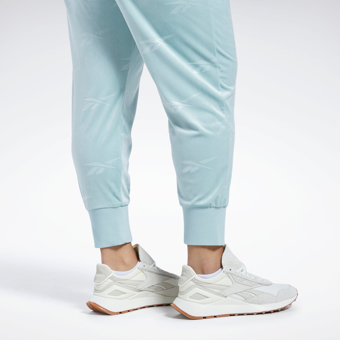 Reebok Apparel Women Classics Energy Q4 Velour Joggers (Taille Plus) Seagry