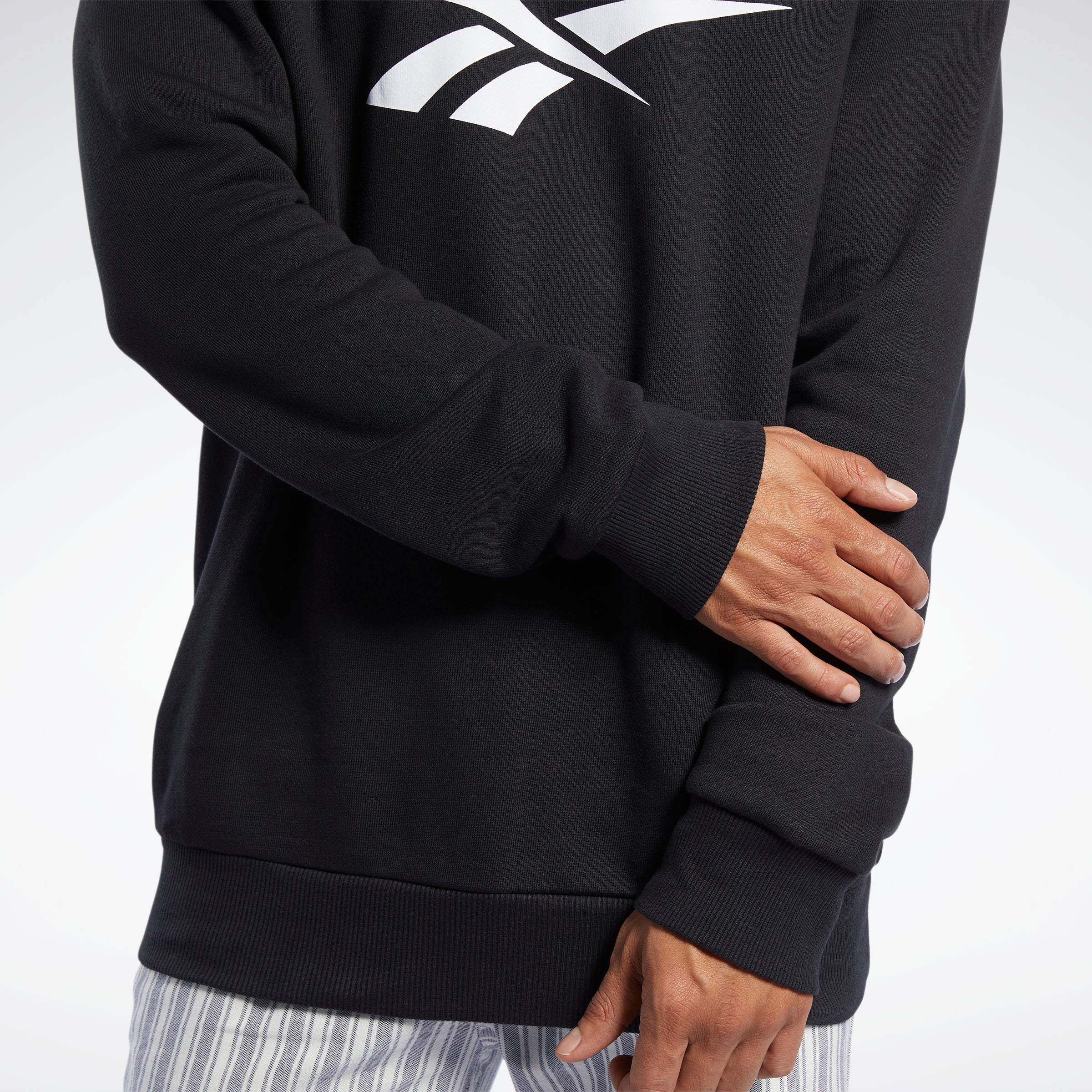 Reebok Apparel Men Classics Vector Crew Sweatshirt Black – Reebok