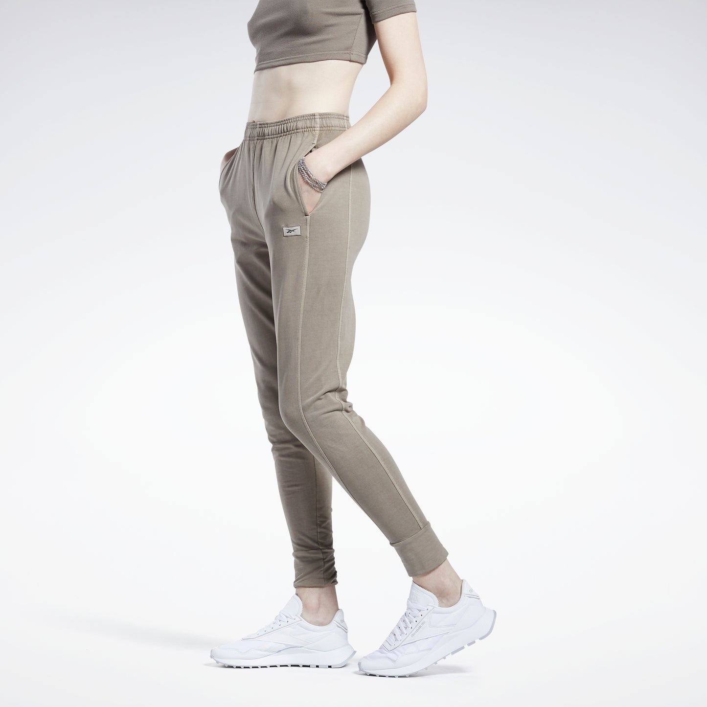 Reebok Women's Slim Fit Pant Track (FT0798_Black_Medium) : :  Clothing & Accessories